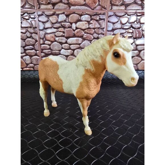 Breyer Traditional Misty of Chincoteague Palemino Pinto Pony #A98 - Picture 2 of 13